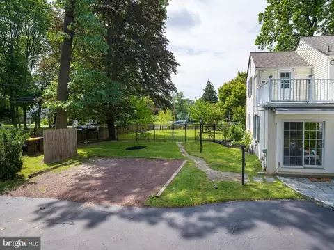 Exterior - 499 Woodcrest Rd, Wayne, PA 19087 photo 12 of 19