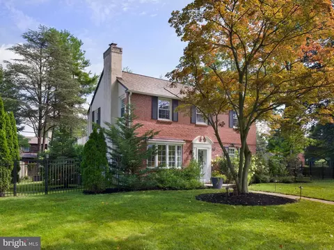 499 Woodcrest Rd, Wayne, PA 19087