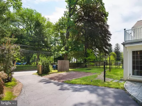 Exterior - 499 Woodcrest Rd, Wayne, PA 19087 photo 14 of 19