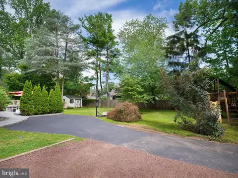 Exterior - 499 Woodcrest Rd, Wayne, PA 19087 photo 18 of 19
