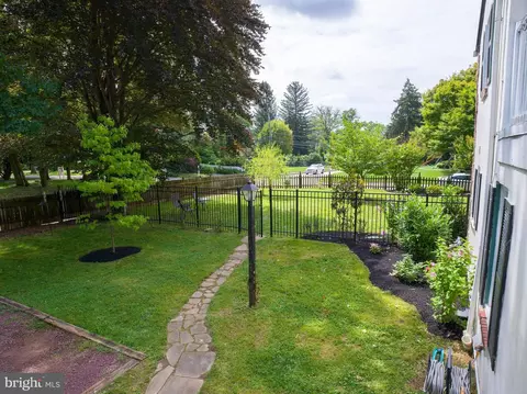 Exterior - 499 Woodcrest Rd, Wayne, PA 19087 photo 13 of 19