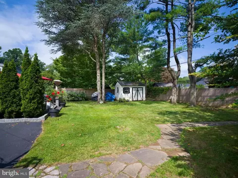 Exterior - 499 Woodcrest Rd, Wayne, PA 19087 photo 19 of 19