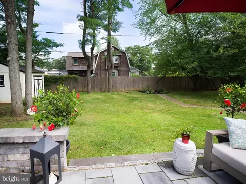 Exterior - 499 Woodcrest Rd, Wayne, PA 19087 photo 9 of 19