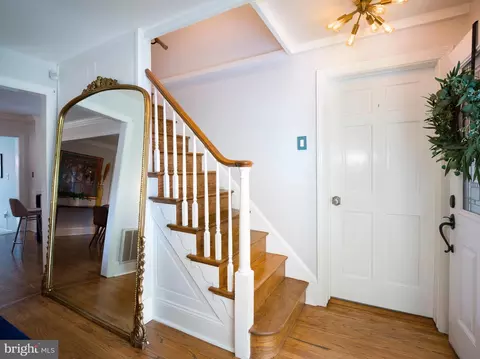 Entry Way - 499 Woodcrest Rd, Wayne, PA 19087 photo 2 of 2