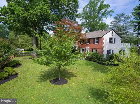 Exterior - 499 Woodcrest Rd, Wayne, PA 19087 photo 4 of 19