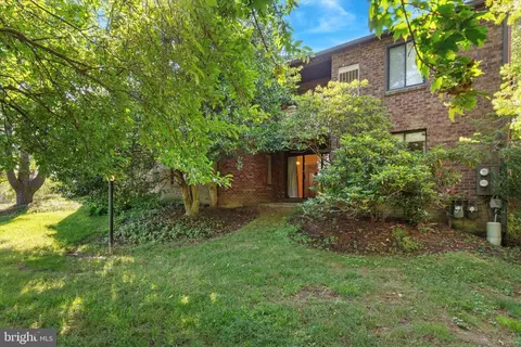 204 Mountainview Dr #204, Chesterbrook, PA 19087