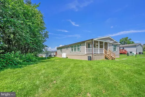 416 Arrowhead Ct, Honey Brook, PA 19344