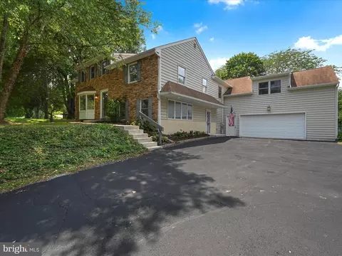 1124 Grove Rd, West Chester, PA 19380