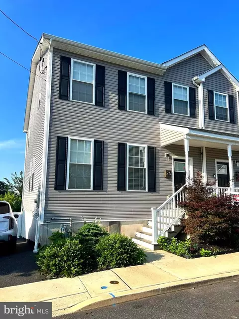 26 Grant St, Phoenixville, PA 19460