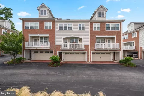 17 Village Sq, Paoli, PA 19301