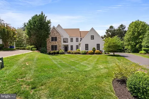 633 Edgewater Dr, West Chester, PA 19380