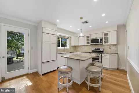 328 W Conestoga Rd, Devon, PA 19333