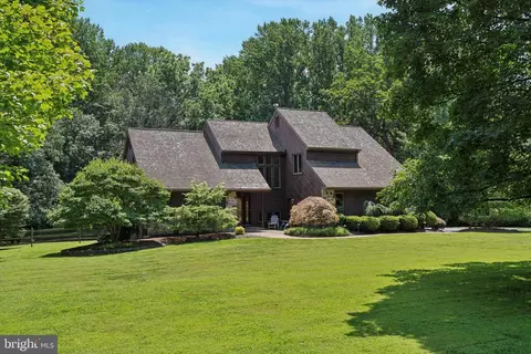 1076 Heartsease Dr, West Chester, PA 19382
