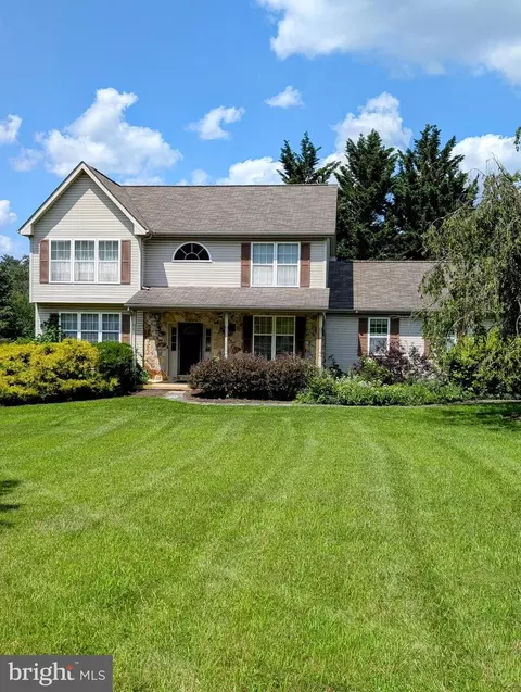 140 Christophers Ln, Coatesville, PA 19320