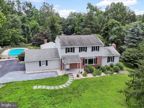 493 Dean Dr, Kennett Square, PA 19348