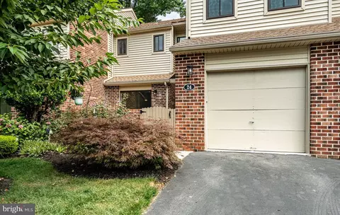 24 Scott Ct, Chesterbrook, PA 19087 photo 3