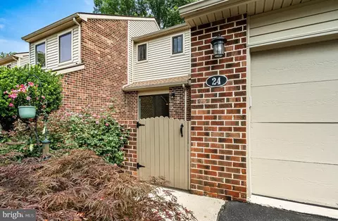 24 Scott Ct, Chesterbrook, PA 19087 photo 4