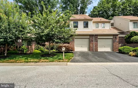 24 Scott Ct, Chesterbrook, PA 19087 photo 2