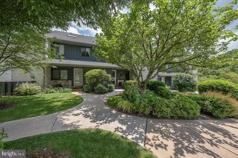 526 Foxwood Ln, Paoli, PA 19301