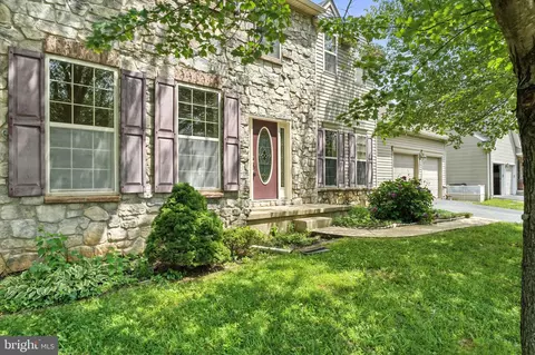 2 Radence Ln, West Grove, PA 19390
