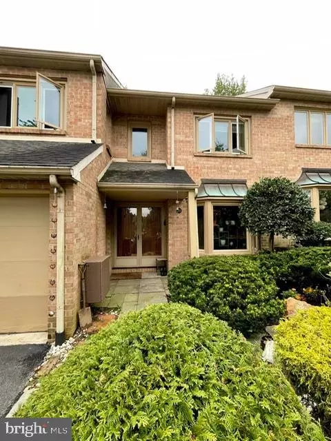 101 Amity Dr, Chesterbrook, PA 19087