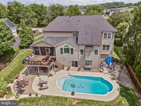 207 Honey Locust Dr, Avondale, PA 19311