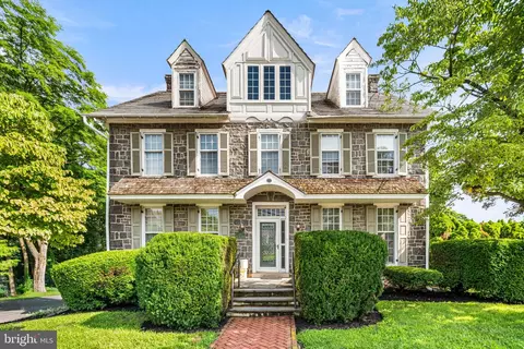 28 W Main St, Elverson, PA 19520