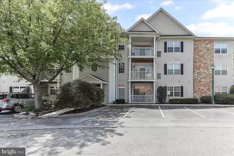 223 Victoria Gardens Dr #L, Kennett Square, PA 19348