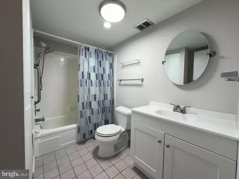 Bath - 212 Old Forge Xing #212, Devon, PA 19333 photo 1 of 1