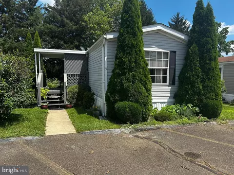 5 Vintage Ln, Honey Brook, PA 19344