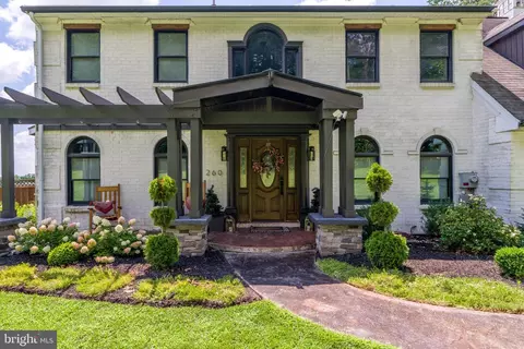260 Fieldstone Rd, Honey Brook, PA 19344