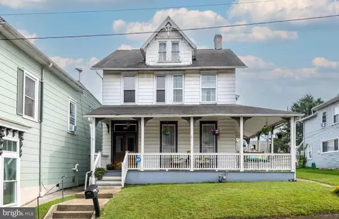 520 W 1st Ave, Parkesburg, PA 19365