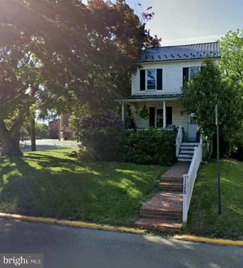 128 Coach St, Oxford, PA 19363