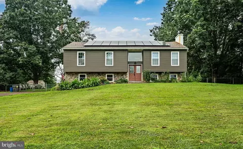 587 Kemp Rd, Pottstown, PA 19465