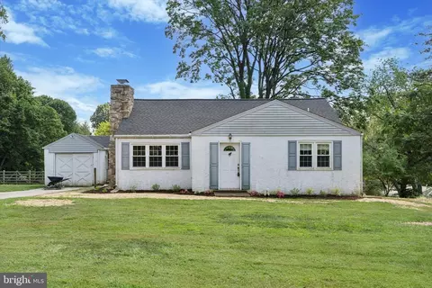 2 Martins Ln, Berwyn, PA 19312