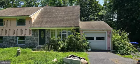 1312 College Hill Dr, Thornton, PA 19373