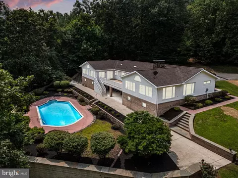 51 Savits Dr, Elverson, PA 19520