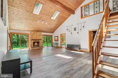 Living - 324 Biddle Dr, Exton, PA 19341 photo 2 of 3