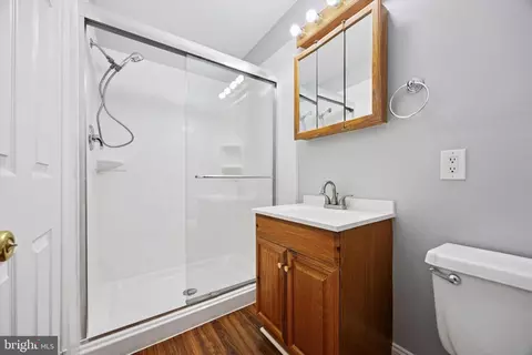 Bath - 200 Llandovery Dr, Exton, PA 19341 photo 2 of 3
