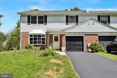200 Llandovery Dr, Exton, PA 19341
