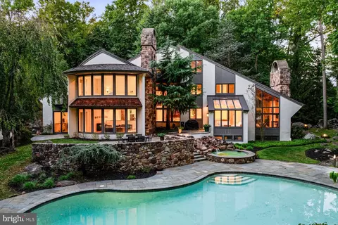 352 Pond View Rd, Devon, PA 19333