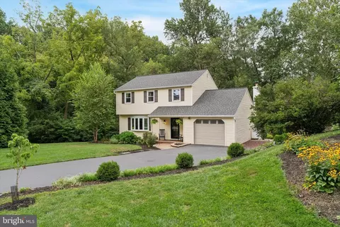 113 Dorothy Ln, Downingtown, PA 19335