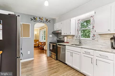 Entry Way - 156 Valleyview Dr, Exton, PA 19341 photo 1 of 2
