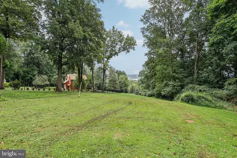 Exterior - 156 Valleyview Dr, Exton, PA 19341 photo 4 of 5