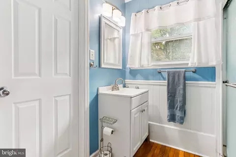 Bath - 156 Valleyview Dr, Exton, PA 19341 photo 1 of 2
