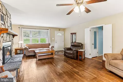 Living - 156 Valleyview Dr, Exton, PA 19341 photo 3 of 3