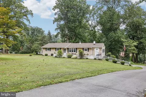 156 Valleyview Dr, Exton, PA 19341