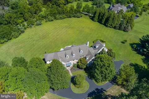 2 Spring Meadow Farm Ln, Malvern, PA 19355