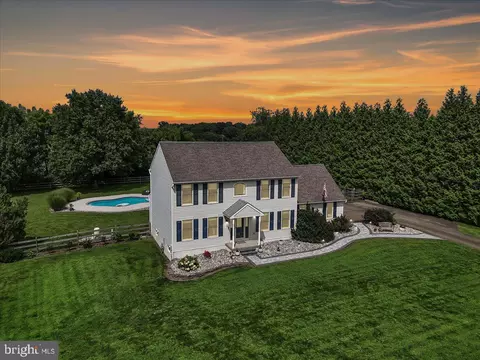 237 Country Dr, Oxford, PA 19363