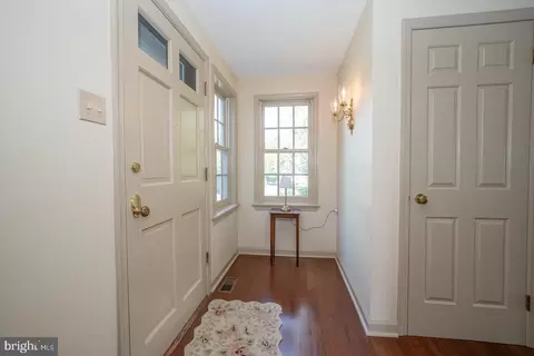 Entry Way - 681 Fernfield Cir, Wayne, PA 19087 photo 3 of 4